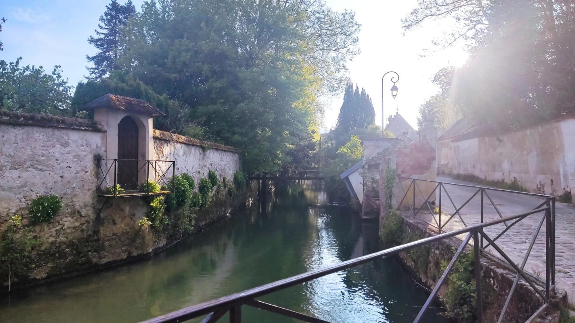 Crecy-la-Chapelle Romantic Room - Studio Jardin - Proche Disneyland Paris מראה חיצוני תמונה